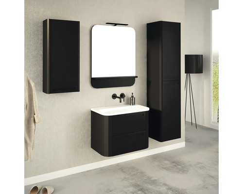 Koupelnový soubor s umyvadlem, zrcadlovou skříňkou a vysokou skříní ve světlé místnosti