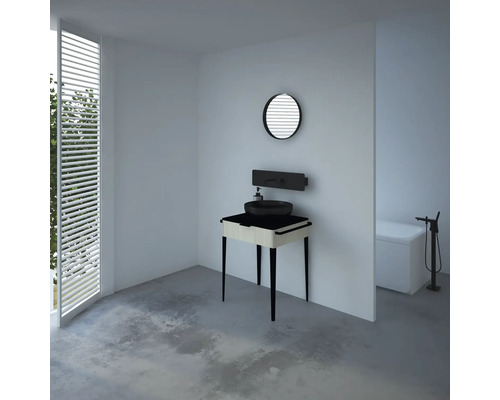 Moderní koupelna s umyvadlem, zrcadlem a vanou