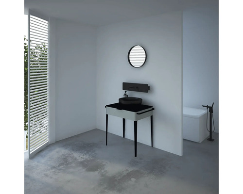 Koupelna s umyvadlem na umyvadlové skříňce, kulatým zrcadlem a vanou