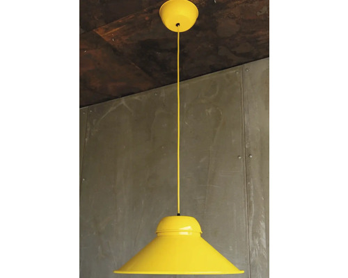 Žluté závěsné svítidlo do interiéru
