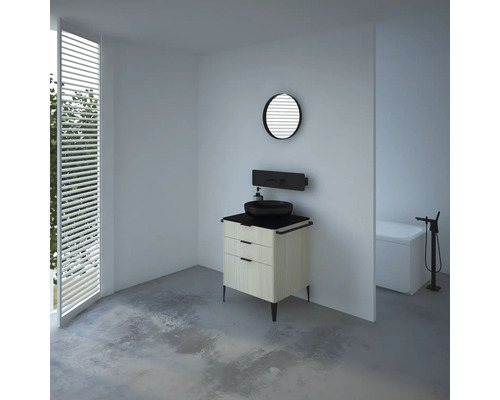 Moderní koupelna s umyvadlovou skříňkou, zrcadlem a vanou