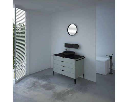 Koupelna s umyvadlem, zrcadlem a vanou