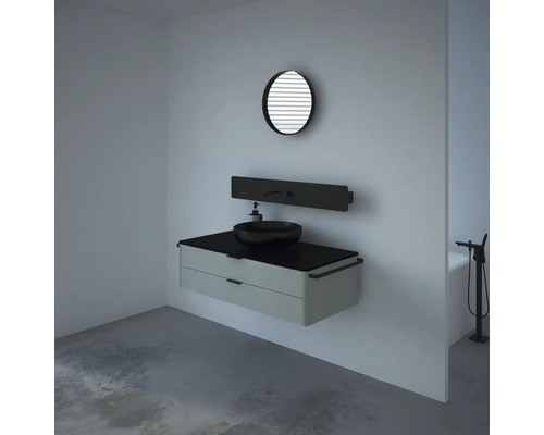 Koupelna s umyvadlem, umyvadlovou mísou, zrcadlem a baterií