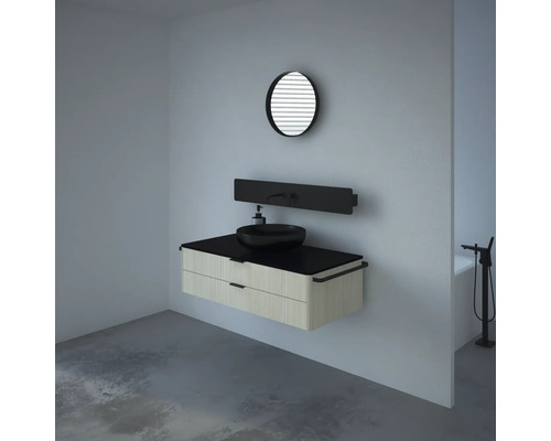 Moderní koupelna s umyvadlem, umyvadlovou mísou a zrcadlem