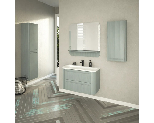 Koupelna s umyvadlovou skříňkou, zrcadlem, zrcadlovou skříňkou a vysokou skříňkou