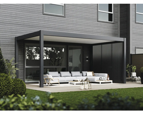 Moderní pergola se sedací soupravou na terase