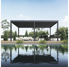 Volně stojící pergola s posezením a jídelním stolem vedle bazénu