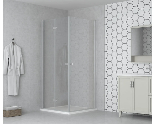 Sprchový kout s čirým sklem ve světlé koupelně