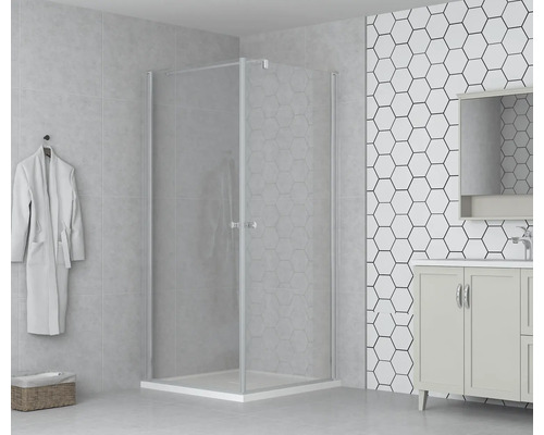 Rohová sprcha s čirým sklem a sprchovou vaničkou v světlé koupelně