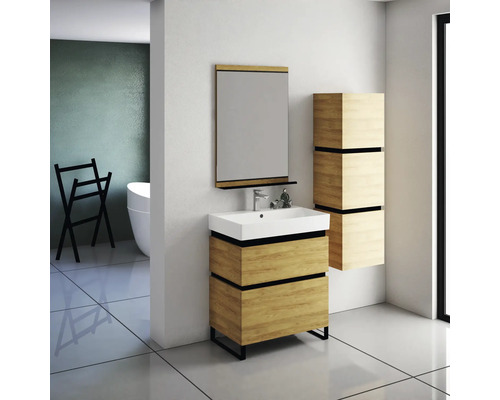 Moderní koupelna s umyvadlovou skříňkou, zrcadlem a vysokou skříňkou ve vzhledu dřeva