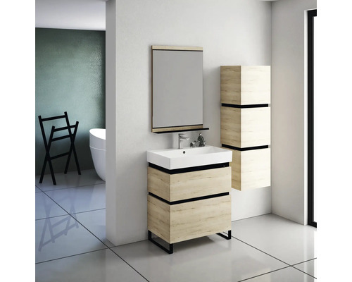 Koupelnová scéna s umyvadlem, zrcadlem a vysokou skříňkou ve světlém dřevěném dekoru