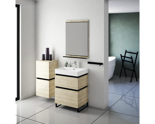 Moderní koupelna s umyvadlovou skříňkou, zrcadlem a vanou