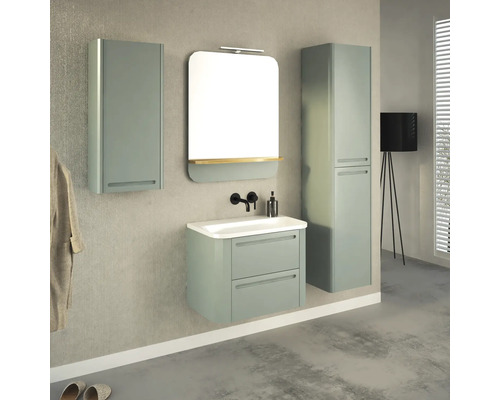 Koupelna s umyvadlovou skříňkou, zrcadlovou skříňkou a vysokou skříňkou