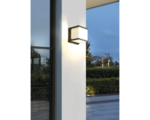 Čtvercové nástěnné svítidlo pro venkovní osvětlení