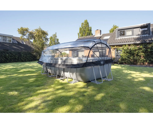 Nadzemní bazén se zastřešením bazénu na zahradě