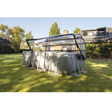 Obdélníkový rámový bazén se zastřešením bazénu na zahradě