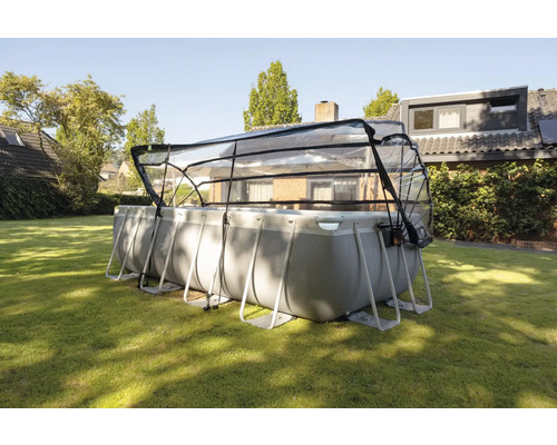 Obdélníkový rámový bazén se zastřešením bazénu na zahradě