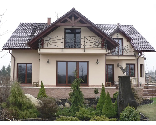 Pohled na dvoupatrový dům se zahradou