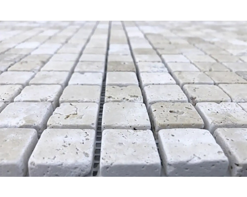 Mozaikové dlaždice z travertinu na síti