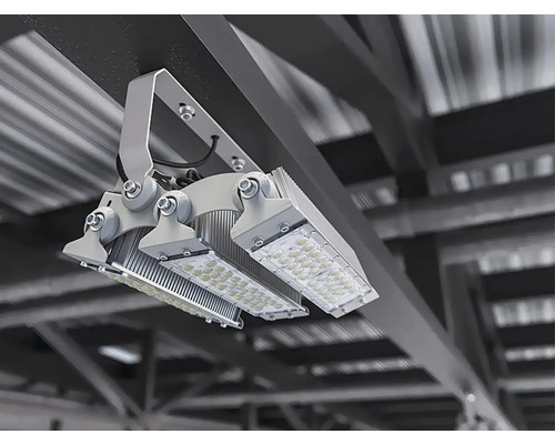 Stropní LED svítidlo pro vnitřní osvětlení hal
