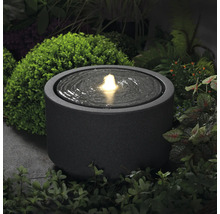 Zahradní fontána s vodotryskem v kulatém provedení