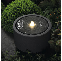 Kulatá fontána s vodou a osvětlením do zahrady