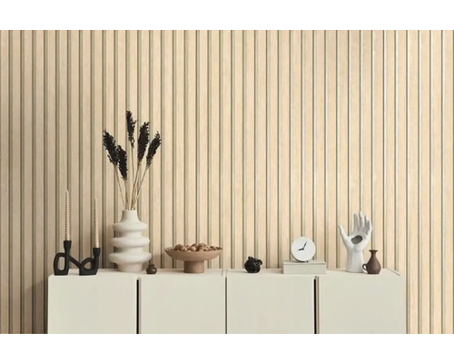 Obývací pokoj s obloženou stěnou, příborníkem a dekorací