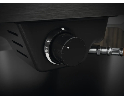 Detail plynového grilu s označením maximálního výkonu