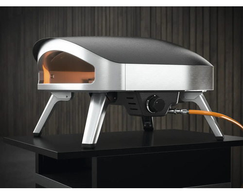 Pizza pec z nerezové oceli a oceli na stole