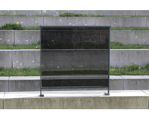 Zahradní zástěna ze skla a kovu