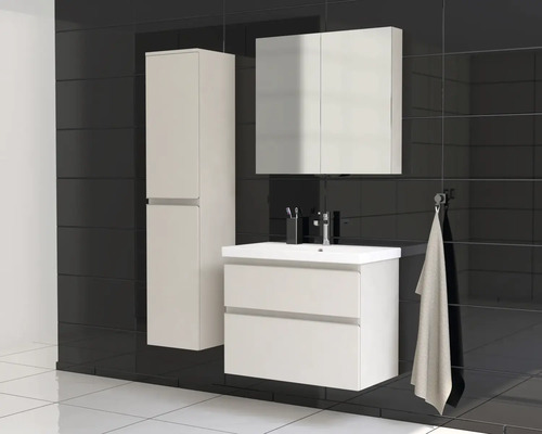 Koupelna s umyvadlovou skříňkou, zrcadlovou skříňkou a vysokou skříňkou