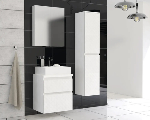 Koupelna s umyvadlovou skříňkou, zrcadlovou skříňkou a vysokou skříňkou v moderním designu