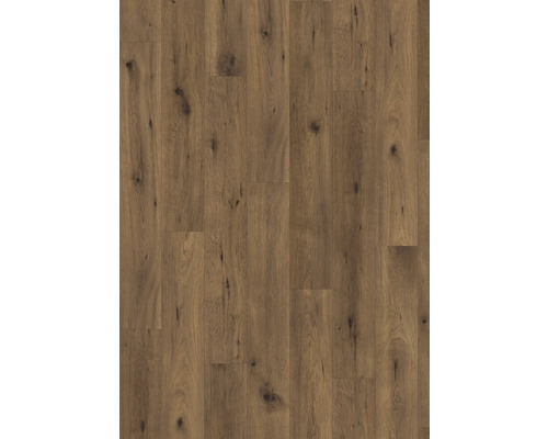 Pohled na laminátovou podlahu s dřevěným vzhledem