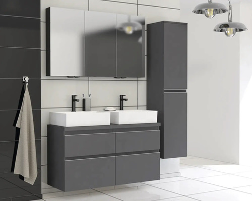 Koupelna s dvojitým umyvadlem, zrcadlovou skříňkou a vysokou skříňkou v moderním designu