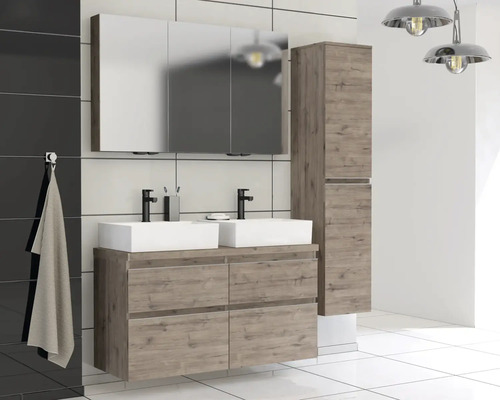 Koupelna s dvojitým umyvadlem, zrcadlovou skříňkou a vysokou skříní