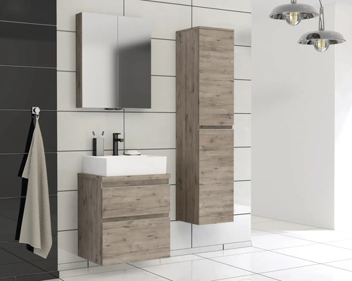 Koupelna s umyvadlovou skříňkou, zrcadlovou skříňkou a vysokou skříňkou