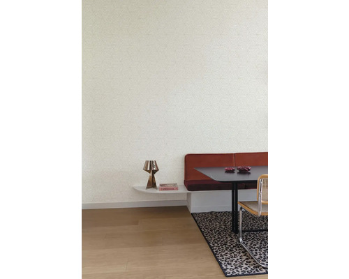 Návrh interiéru s tapetou, stolem, lavicí a kobercem v jídelně