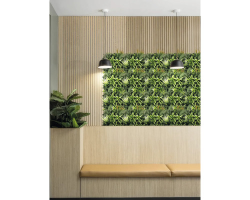 Čekárna se stěnou z rostlin, lavicí a závěsnými světly