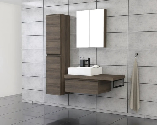 Moderní koupelnový komplet s umyvadlem, zrcadlovou skříňkou a vysokou skříní