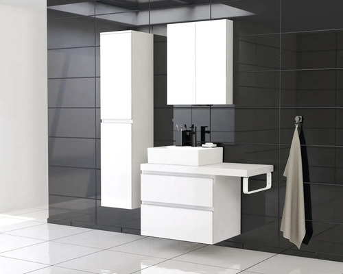 Moderní koupelnová sestava s umyvadlem, skříňkou pod umyvadlo, zrcadlovou skříňkou a vysokou skříňkou