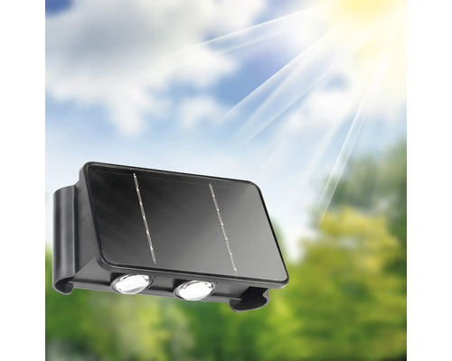 Solární lampa před zamračenou oblohou