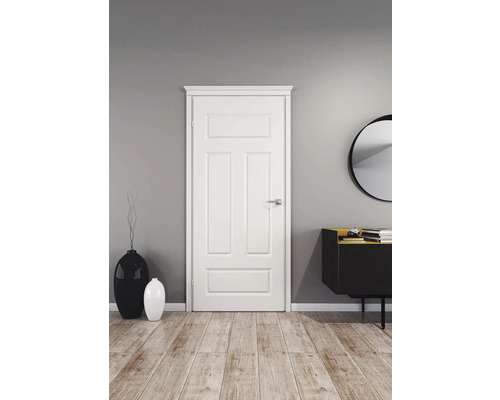 Interiérové dveře se třemi výplněmi ve světlé místnosti