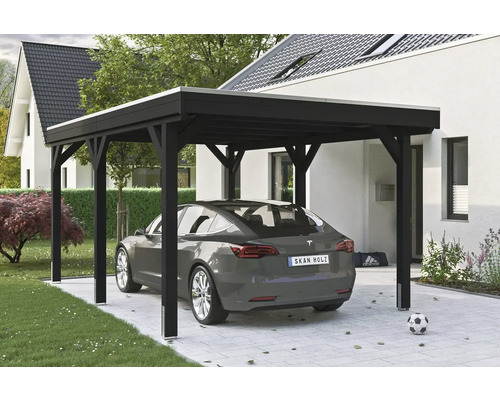 Dřevěný přístřešek pro auto s autem a fotbalovým míčem na dvoře
