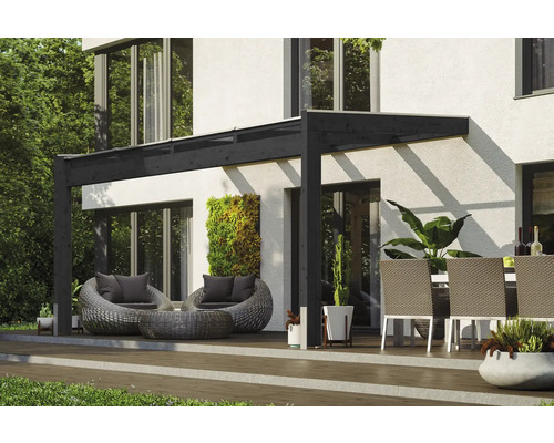 Zastřešení terasy SKAN HOLZ Novara 450 x 309 cm, laminované dřevo, antracit Terasa s pergolou, posezením a dekorativními prvky před moderním domem.