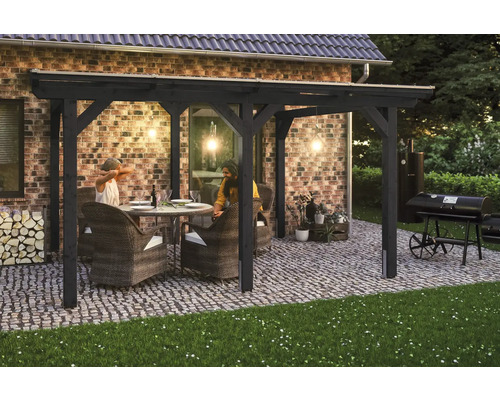 Zastřešení terasy SKAN HOLZ Siena 434 x 400 cm, lepené lamelové dřevo, antracit Dřevěný zahradní altán se zahradním nábytkem a grilem ve venkovním prostoru