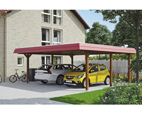 Dřevěný přístřešek pro auto se dvěma zaparkovanými auty před domem