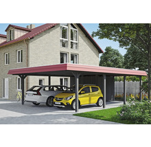 Dvojitý carport se dvěma zaparkovanými auty před domem