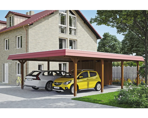 Dřevěný dvojitý carport se dvěma parkujícími auty před domem
