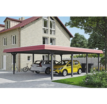 Přístřešek pro auto se dvěma zaparkovanými auty před domem
