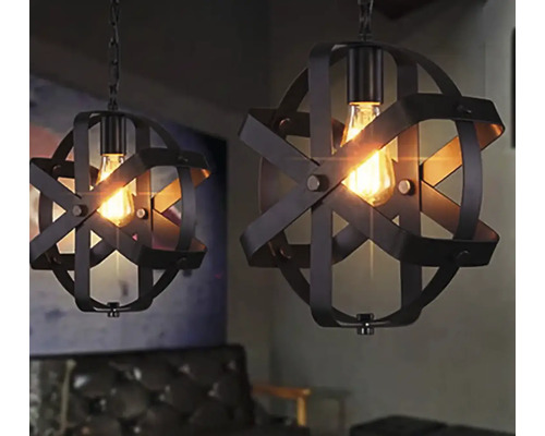 Dvě závěsná svítidla v retro stylu s kulovitou černou kovovou klecí